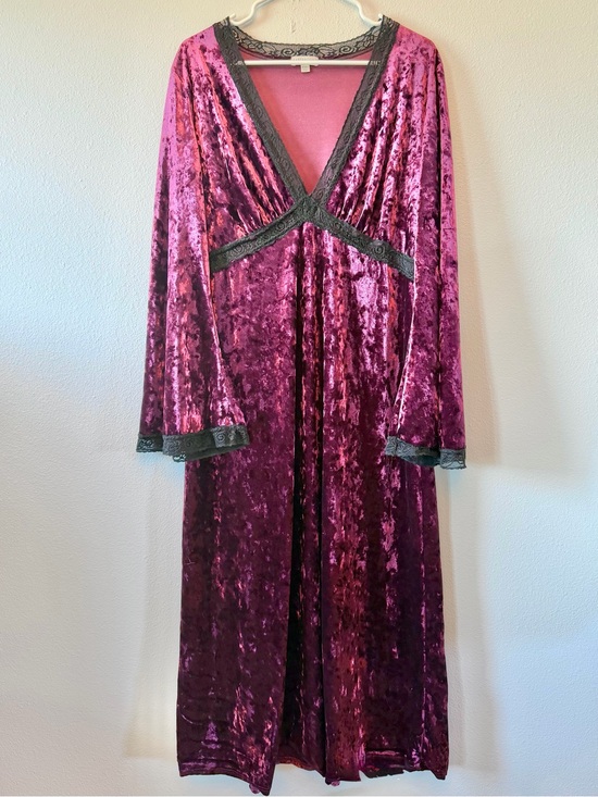 EARTHBOUND Other - Earthbound Velvet Lace-Trim Long Sleep Maxi Dress in Plum